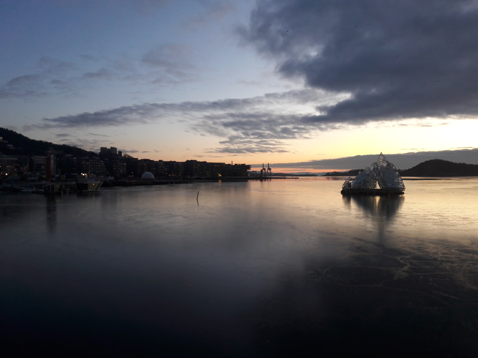 Zonsondergang in het Oslofjord in Oslo, Noorwegen